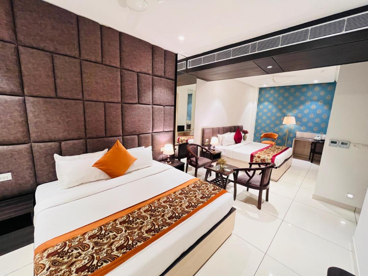 Hotel The Savode - Just 2 Mins From Golden Temple أمريتسار المظهر الخارجي الصورة