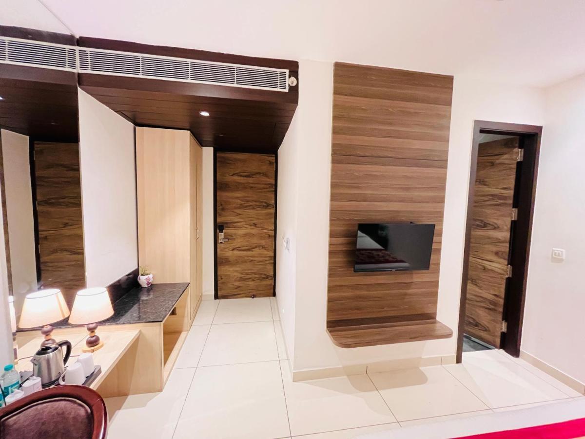 Hotel The Savode - Just 2 Mins From Golden Temple أمريتسار المظهر الخارجي الصورة